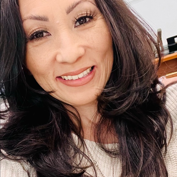 Next LIVE on MON 11/3 @ 6PM PST! All $3 LULULEMON every other MONDAY!🤘🏼💛🍋🩷🤙🏼 - Picture 9 of 12